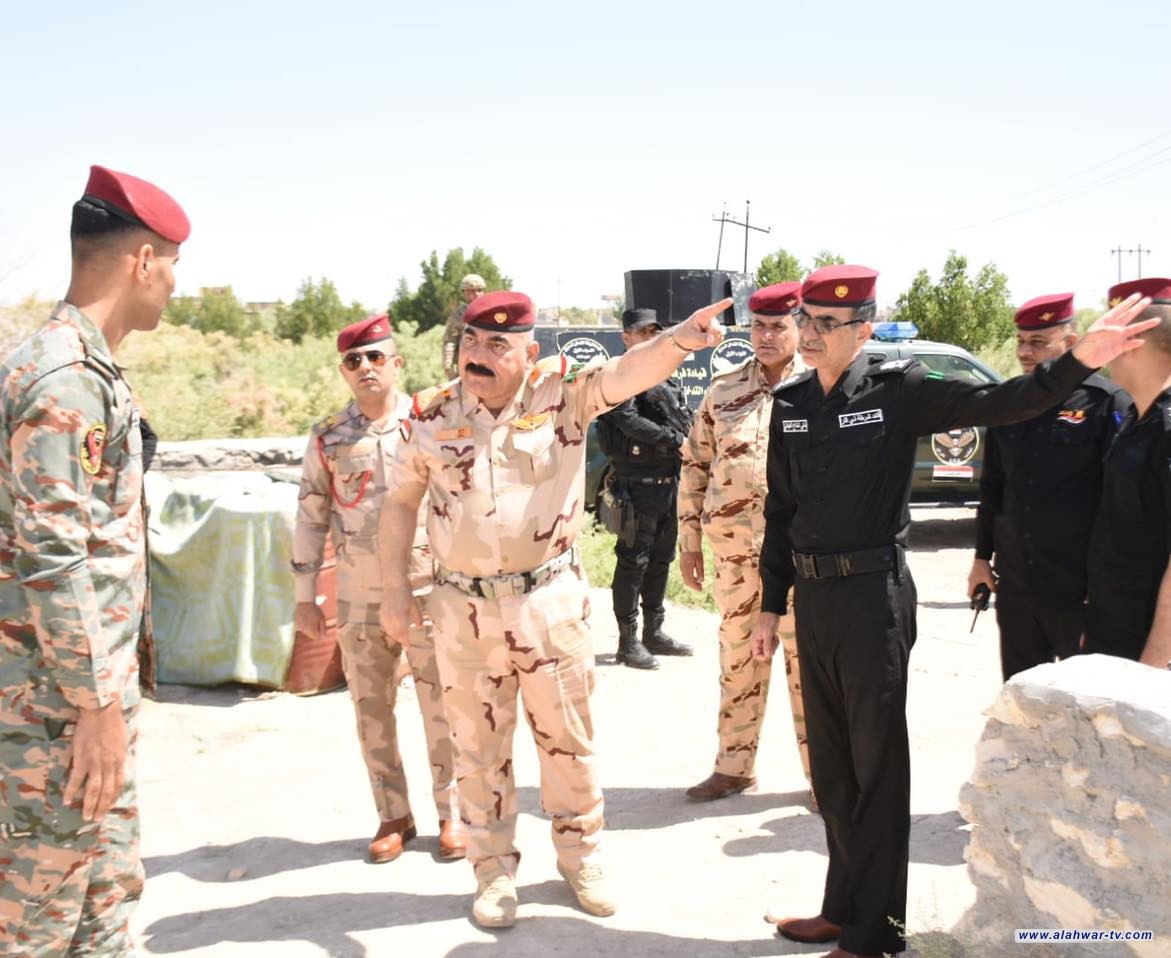 قائد عمليات سومر وقائد شرطة ذي قار يجريان جولة تفقدية في قضاء الاصلاح .